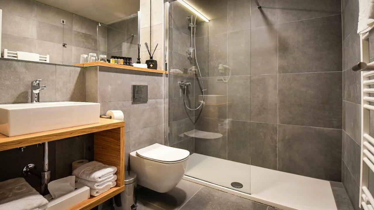 Hotel Olea Novalja Buitenkant foto