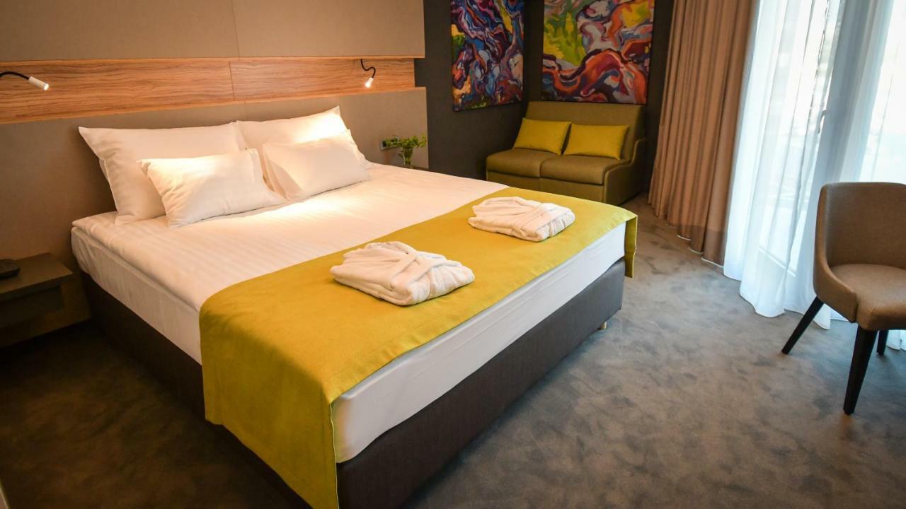 Hotel Olea Novalja Buitenkant foto