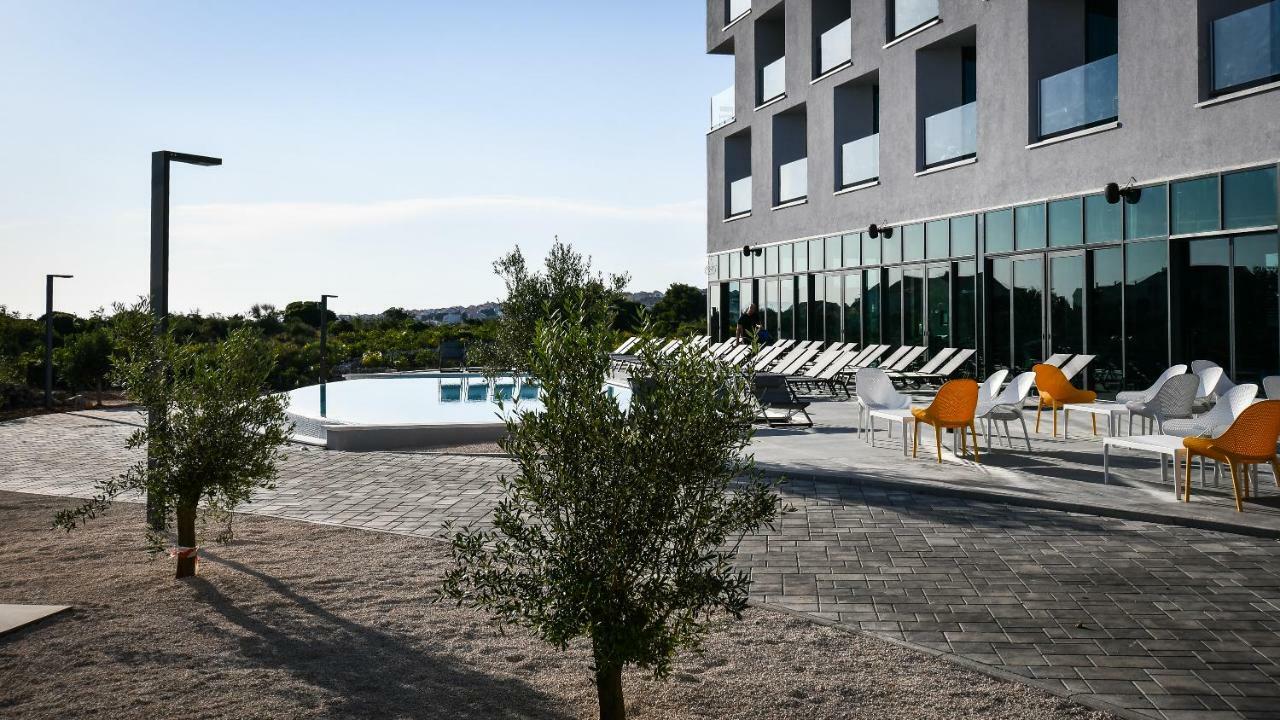 Hotel Olea Novalja Buitenkant foto
