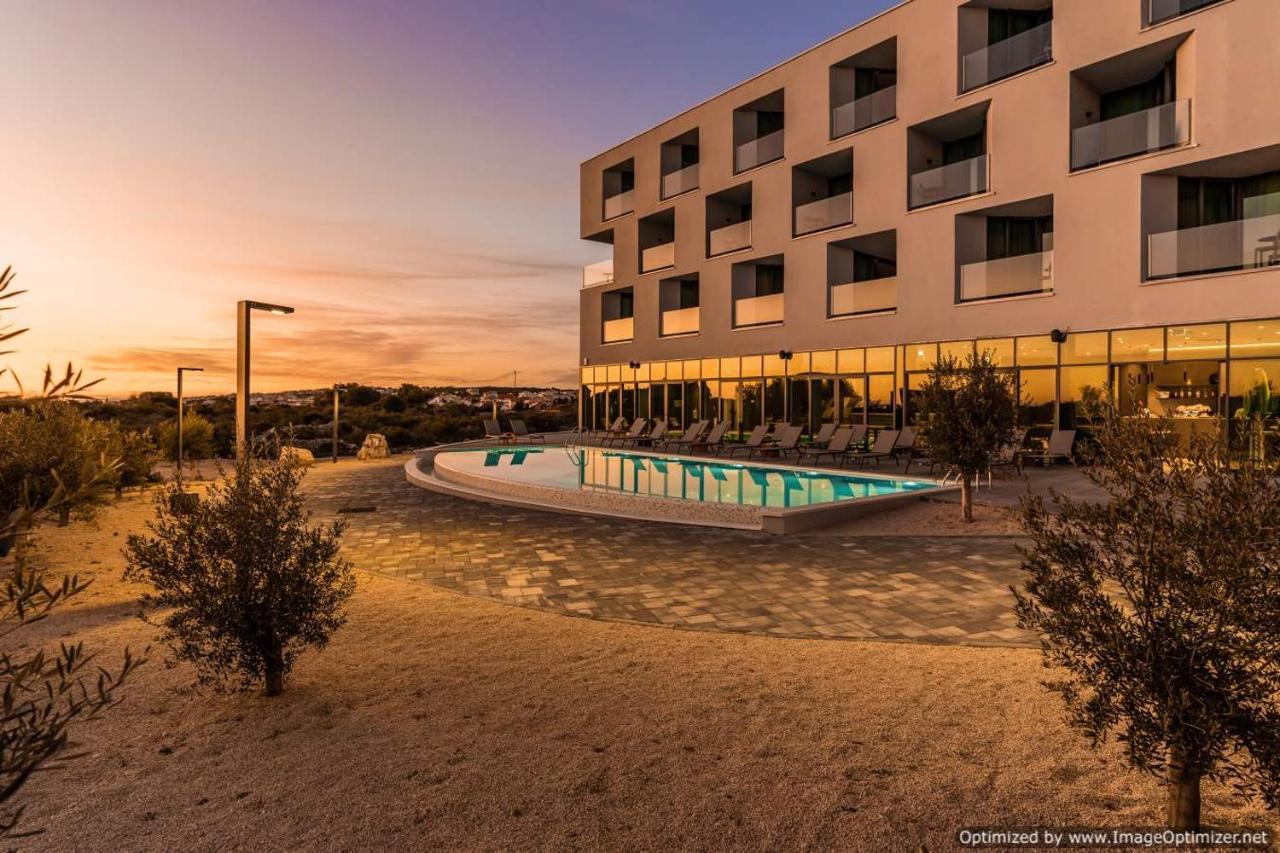 Hotel Olea Novalja Buitenkant foto
